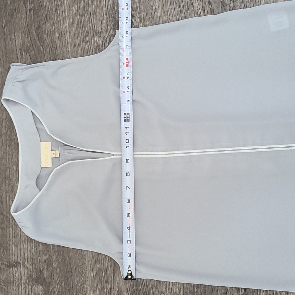 ModCloth Light Grey Top - Picture 4 of 8